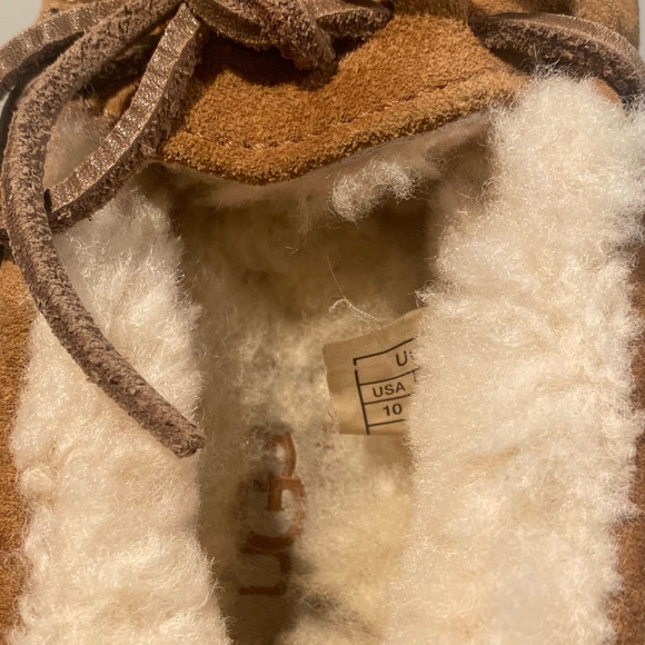 Like New UGG slipper - Picture 3 of 4